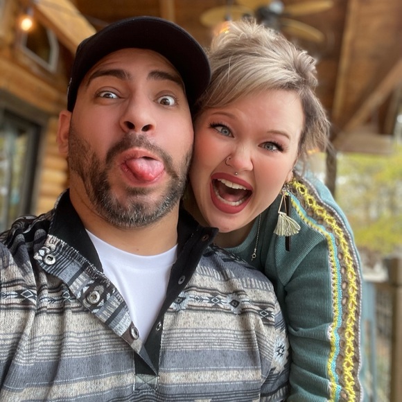 Meet your Posher, Lauren!!✨💛 - Picture 3 of 9